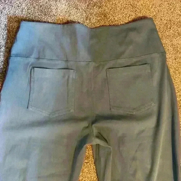 Ruby Ribbon capri - Picture 5 of 5